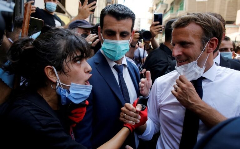 Entre protestas, Macron visita Beirut tras explosión; ofrece «amor y hermandad»