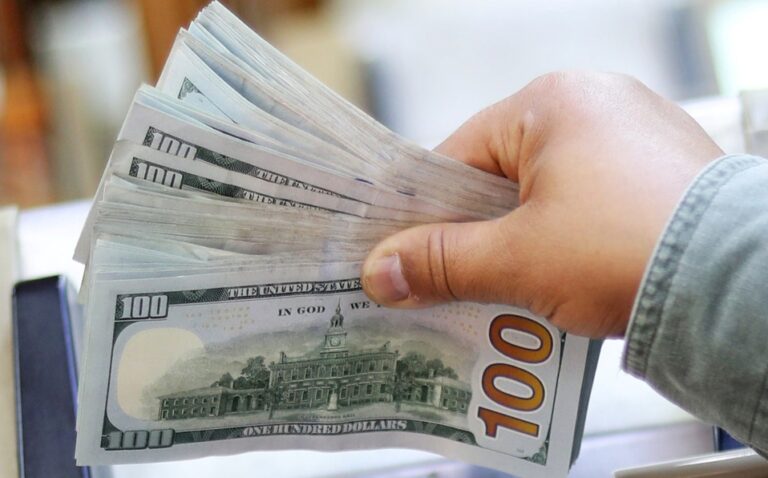 Precio del dólar hoy: Peso se encamina a anotar una ganancia semanal