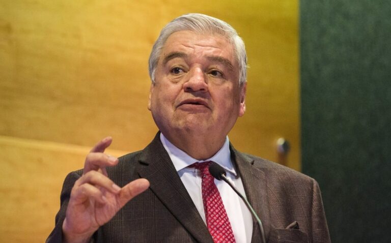 De rifar el avión presidencial a subastas en Los Pinos: Ernesto Prieto, nuevo titular del Indep