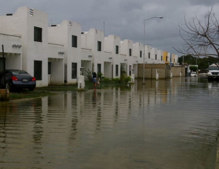 Continúa la ciudad bajo agua