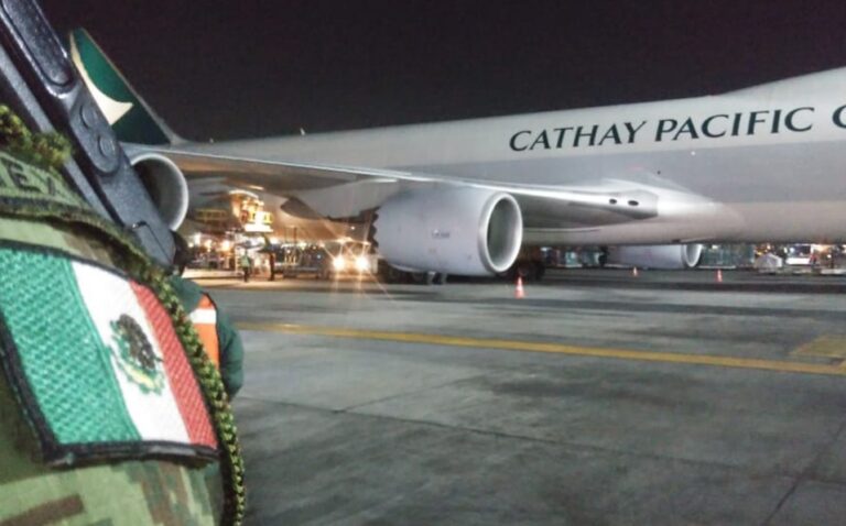 Llega a México un millón más de vacunas anticovid de Sinovac