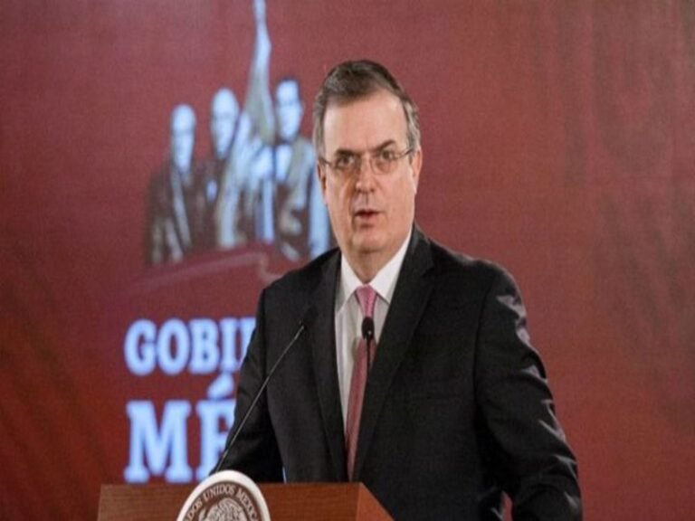 Marcelo Ebrard pide a fabricantes frenar tráfico de armas