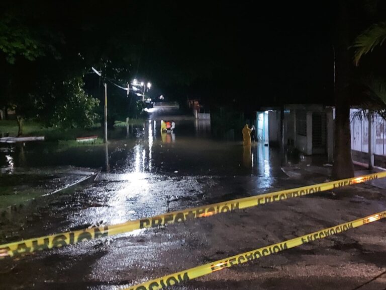 Protección Civil apoya a población de Tizimín tras inundaciones por fuerte lluvia