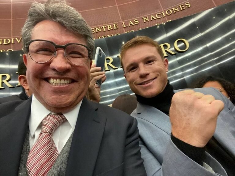 Senadores toman tribuna para tomarse una ‘selfie’ con ‘Canelo’ Álvarez