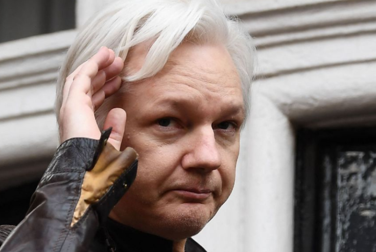 «No representa ningún peligro para México»: AMLO ofrece asilo a Julian Assange