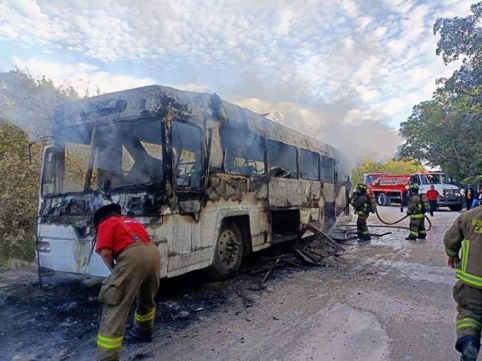 Se incendia autobús de personal del hotel Hard Rock en Cancún