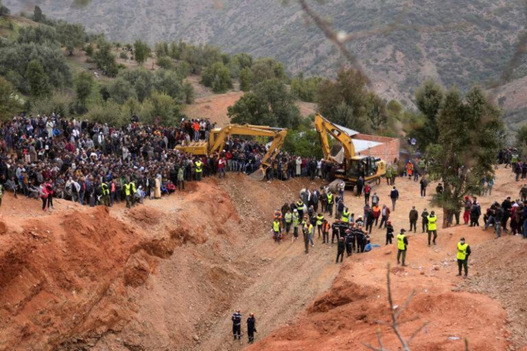 Avanza rescate para Rayan, el niño que cayó a un pozo en Marruecos