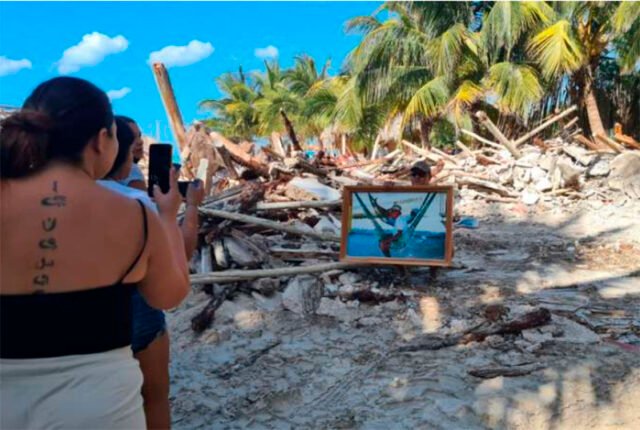 Policías desalojan restaurante en playa de Holbox por supuesta orden de Profepa