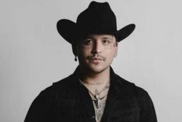 Christian Nodal revela el nuevo diseño del tatuaje de los ojos de Belinda