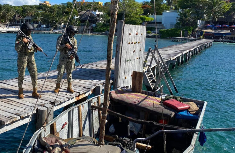 Cubanos atracan en un muelle de Isla Mujeres y desaparecen sin dejar rastro