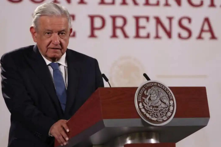 AMLO anuncia reunión en Segob para ordenar espacio aéreo