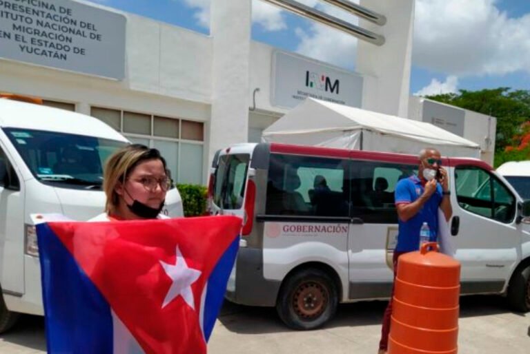 Cubanos denuncian discriminación de la nueva delegada del INM en Yucatán