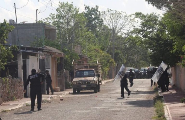 Delincuentes violentan a vecinos y policías con piedras y palos en Tizimín