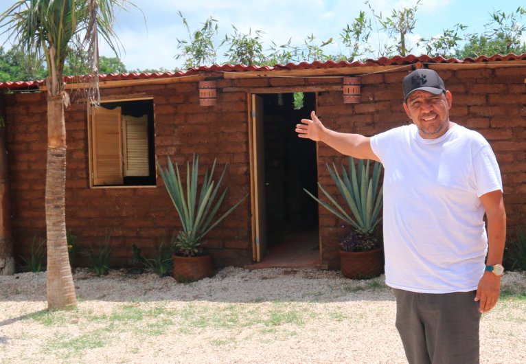 Mexicano construye casa con bloques de Sargazo en Quintana Roo – Tribuna  Yucatán