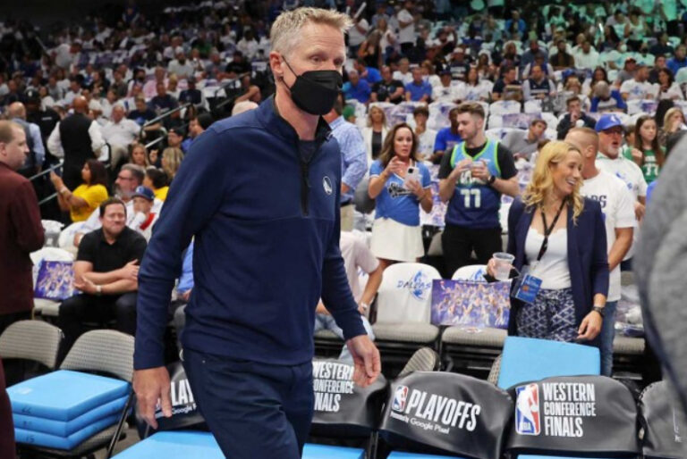 Estrella de la NBA Steve Kerr estalló por masacre en escuela de Texas: «¿Cuándo vamos a hacer algo?»