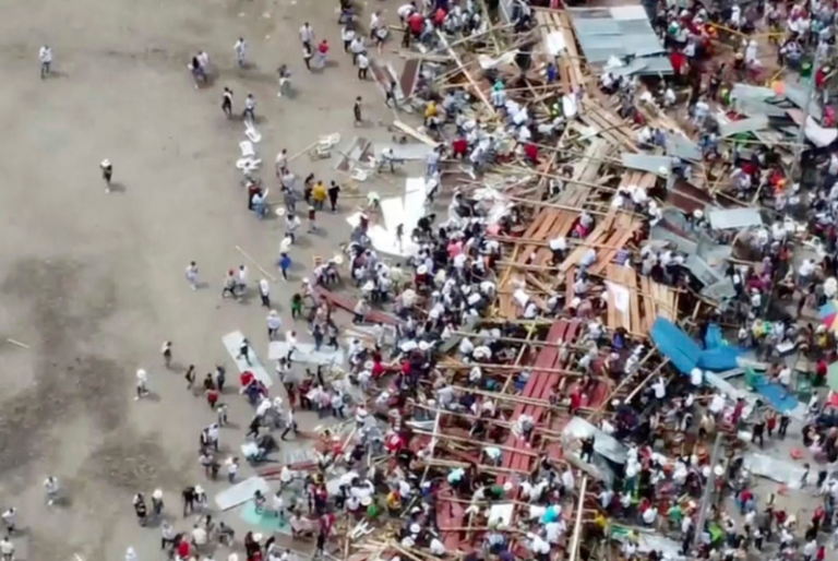 Desplome de gradas en plaza de toros de Colombia deja cuatro muertos y decenas de heridos