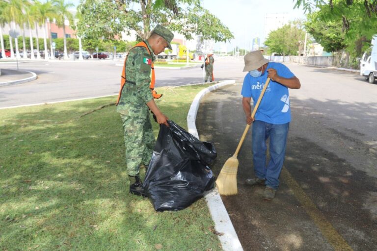 Ayuntamiento de Mérida y la SEDENA trabajan juntos en la limpieza y mantenimiento de la ciudad