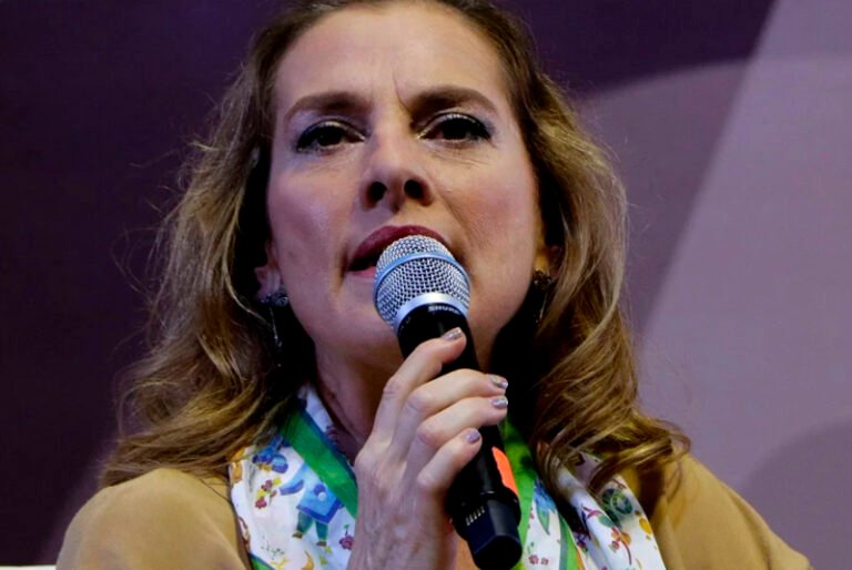 «Hay quien le gusta que le vean la cara»: Beatriz Gutiérrez alerta sobre compra de códice apócrifo