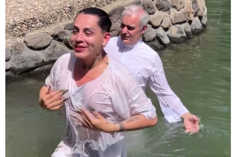 Kunno presume su bautizo «en el mismo lugar que Jesús» y lo tunden en redes