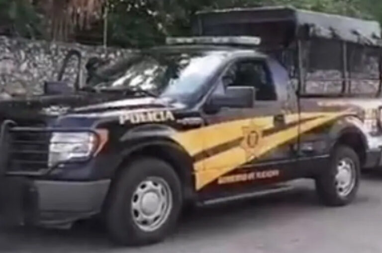 Mujer intenta llevarse una patrulla de la SSP en El Roble, Mérida