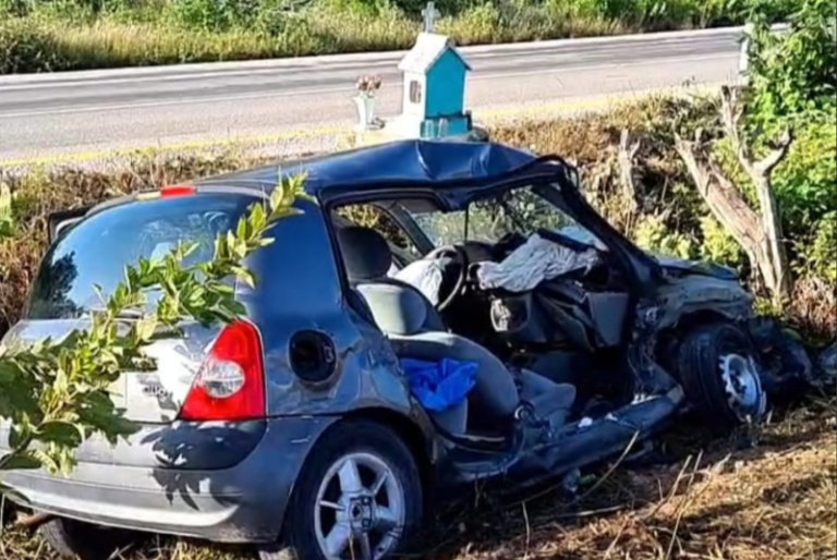 Aparatoso accidente en la Mérida-Tetiz deja una persona prensada