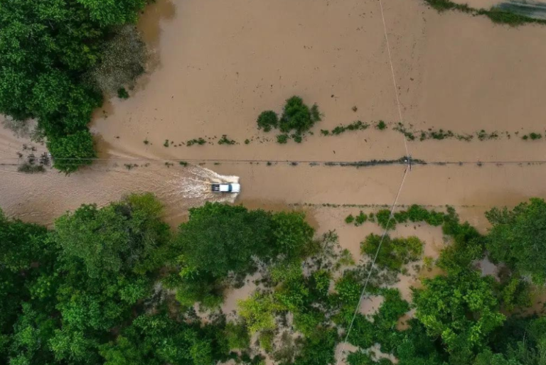 Inundaciones en Kentucky, EU, dejan al menos 15 muertos