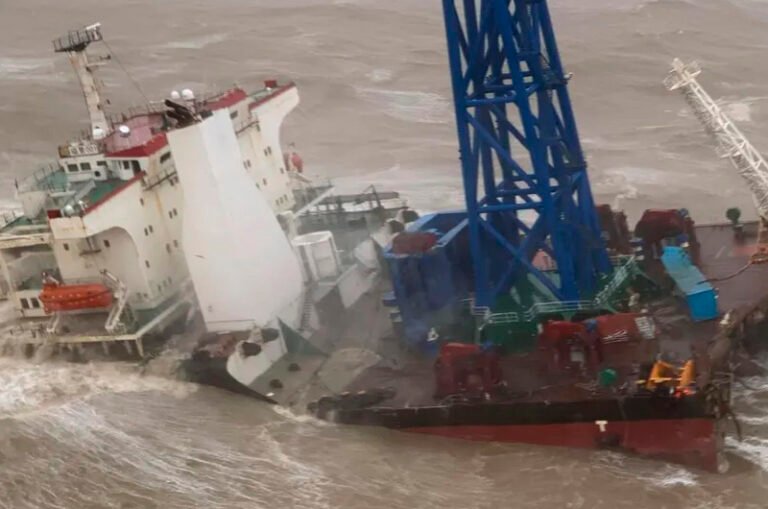 En China, más de 24 tripulantes están desaparecidos por naufrago de un barco