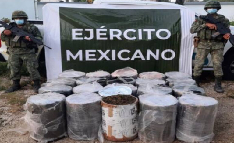 Aseguran camioneta de la Sesa con un cargamento de mariguana, al sur de Quintana Roo