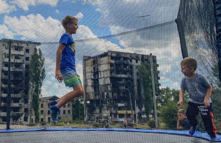 Legisladores de Rusia presentan proyecto para impedir que «países hostiles» adopten niños rusos