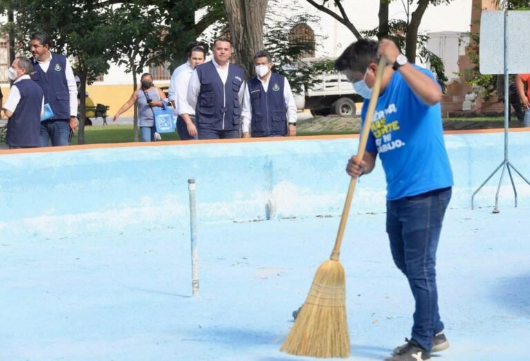 Ayuntamiento de Mérida trabaja en la rehabilitación de las glorietas y fuentes de las principales avenidas