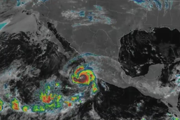 Jalisco inicia con evacuaciones en zonas de riesgo por huracán Roslyn