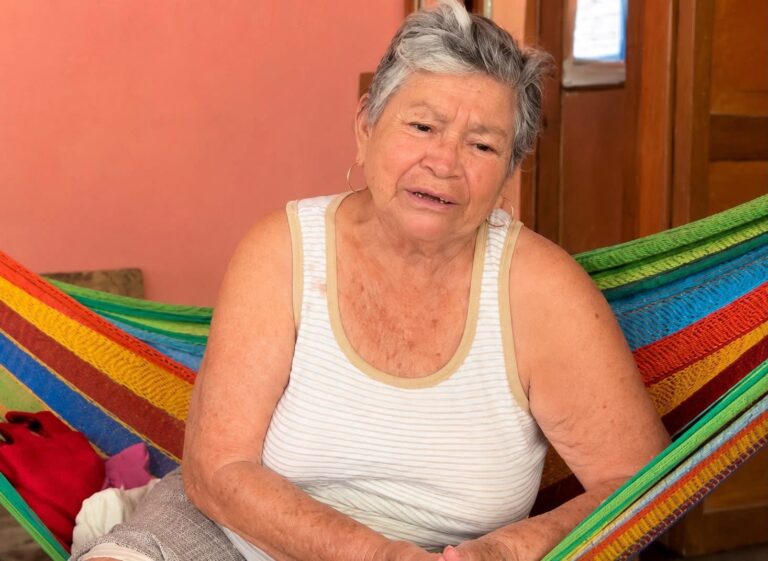 Entre lágrimas y miedo al desalojo: adultos mayores de Ticul enfrentan perder la casa donde vivieron toda su vida