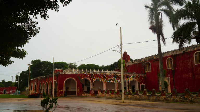 Detienen a hombre que golpeo a su expareja en el parque de Temax