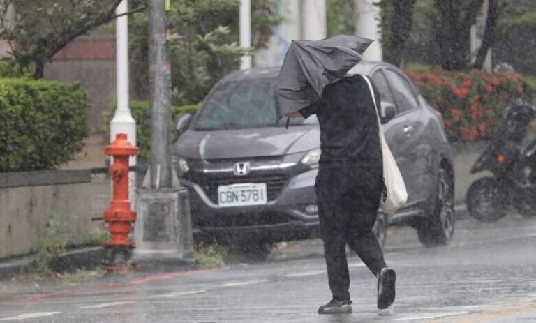Tifón Bavi obliga a evacuar a 1.7 millones de personas en China; deja muertos y caos en Asia