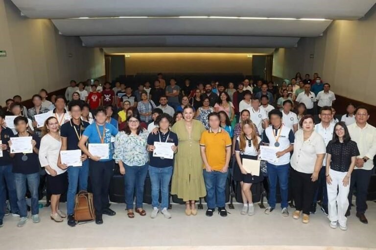 Mérida cuenta con los jóvenes para innovar y mejorar la administración pública: Cecilia Patrón 