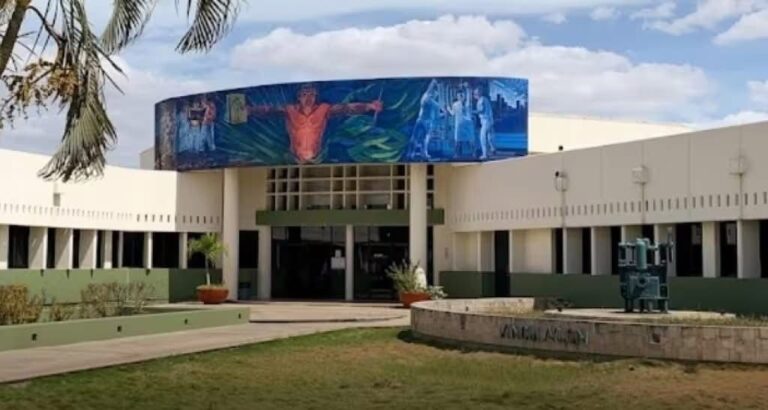 Entre calor extremo y apagones: estudiantes de la UTM toman clases sin ventilación adecuada
