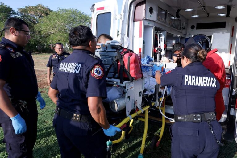 Helicóptero de la SSP traslada de emergencia a menor grave tras accidente en Akil
