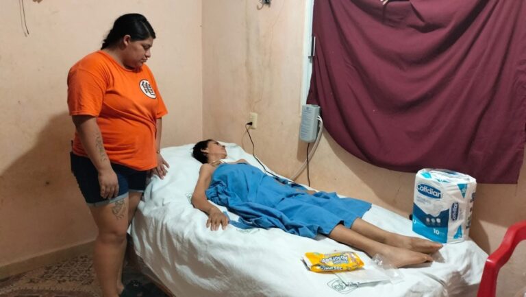 FAMILIA DE TIZIMÍN PIDE AYUDA PARA MUJER QUE QUEDÓ GRAVE TRAS CAER DE UN SEGUNDO PISO EN HOLBOX