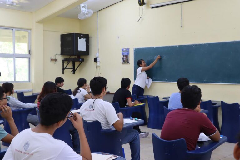 Más de 5 mil estudiantes buscan un lugar en preparatorias de la UADY este fin de semana