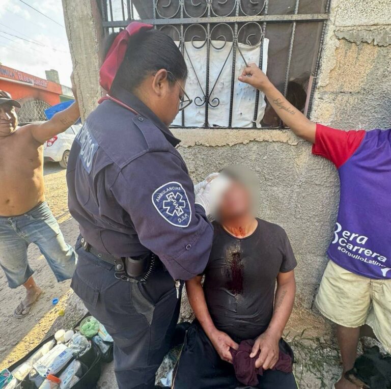 Hombre sufre grave lesión en el ojo tras caída en calles del centro de Kanasín