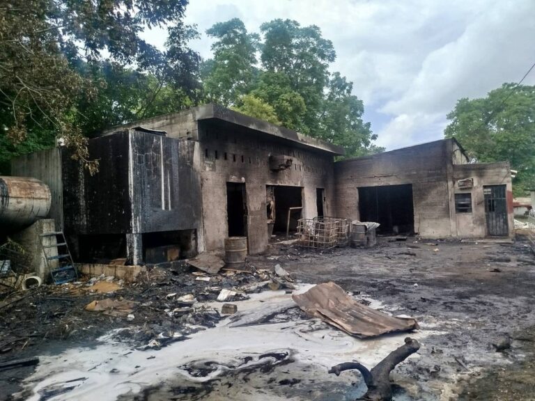 Se incendia bodega en Kanasín; rápida respuesta evita una tragedia mayor