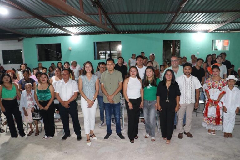 Ramírez Marín destaca unidad del Comité Verde de Xocchel y trabajo para acercar servicios de salud